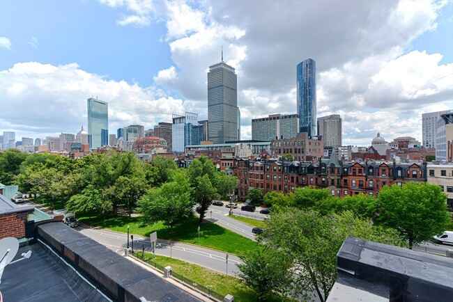 Foto del edificio - 345 Commonwealth Ave