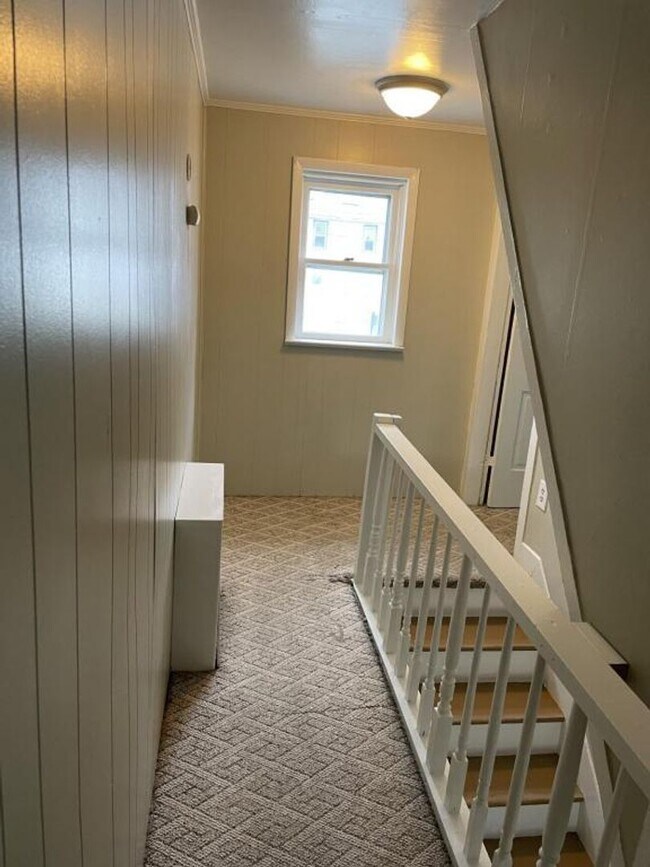 Building Photo - 3 Bedroom 1 Bath in Newport, PA!