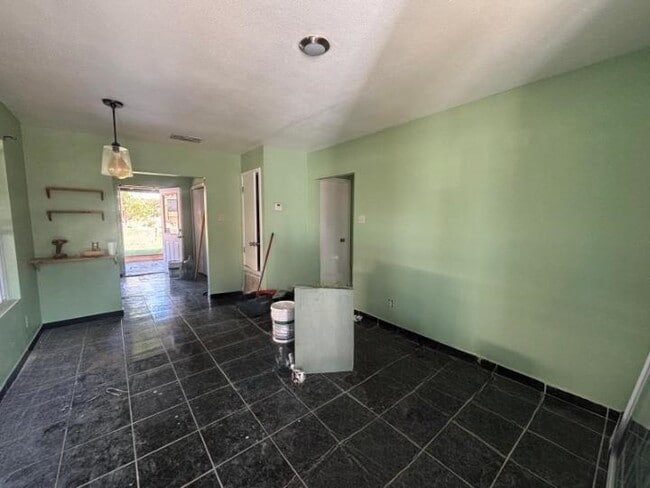 Foto del edificio - 1415 Quail Creek Rd