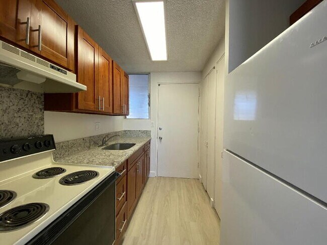 Building Photo - 1535 Pensacola St
