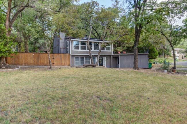 Building Photo - 58 E Lakeshore Dr