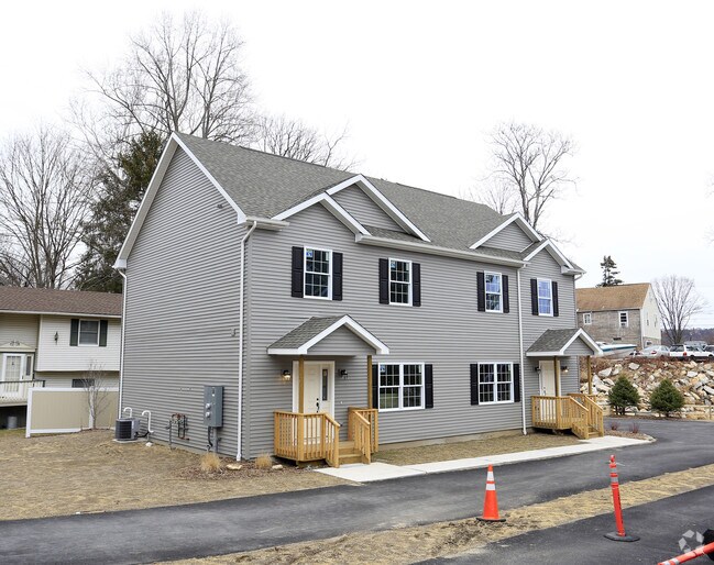 Building Photo - 26-28 Kleitz Ave