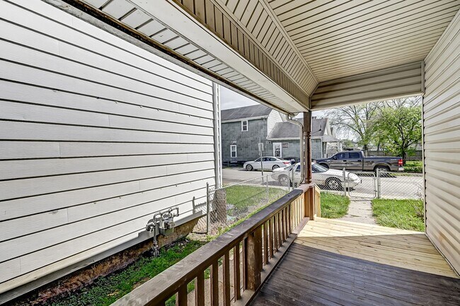 Building Photo - Charming 4 bedroom, 1 bathroom