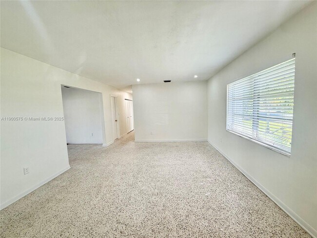 Building Photo - 2671 SW 118th Ct