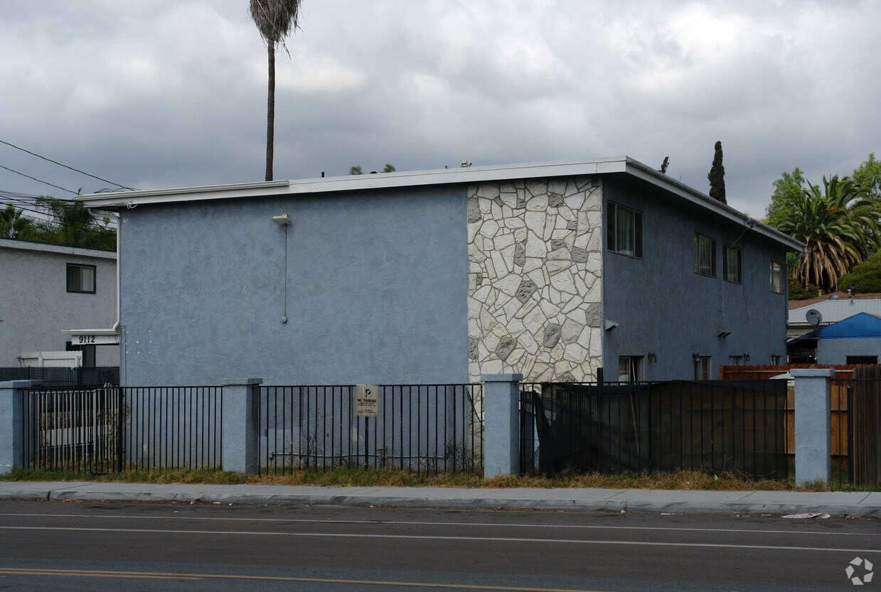 Building Photo - 9112 Kenwood Dr