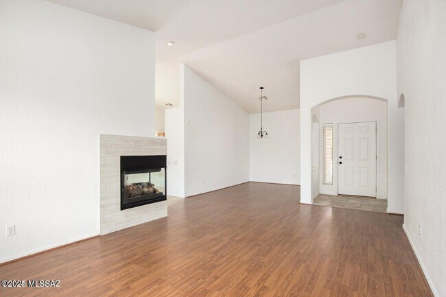 Foto del edificio - 9162 N Treasure Mountain Dr
