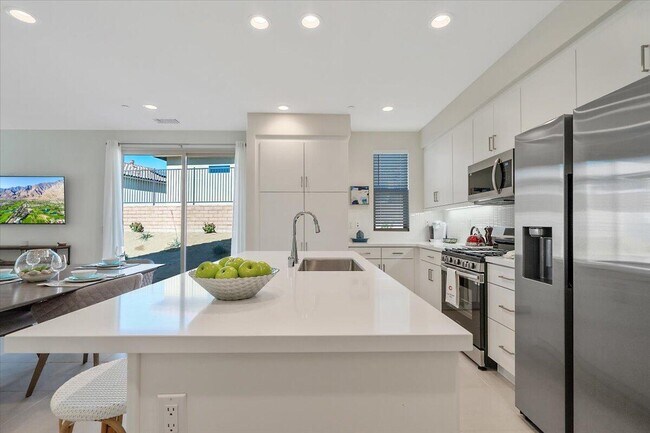 Building Photo - 80238 Whisper Rock Way