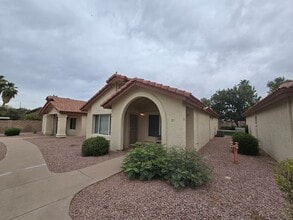 Building Photo - 1120 N Val Vista Dr