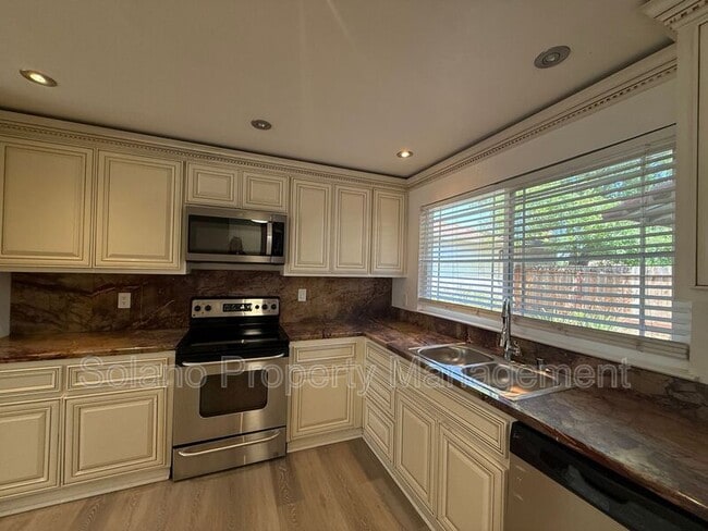 Foto del edificio - 2735 Applewood Dr