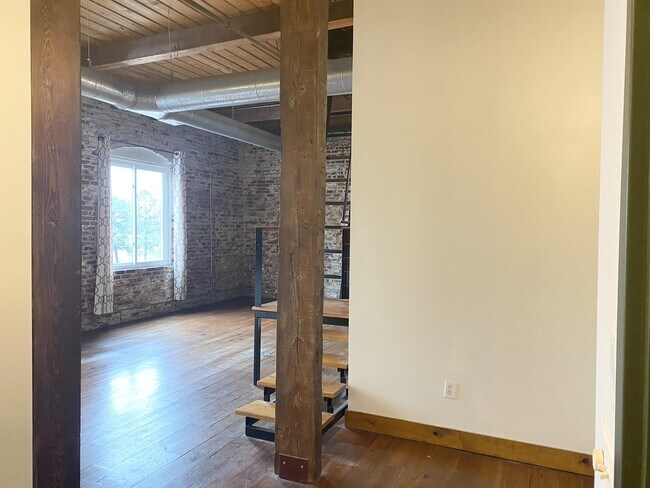 Building Photo - 490 Marietta St NW