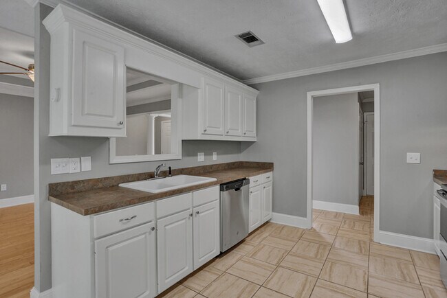 Foto del edificio - 170 Oak Grove Dr
