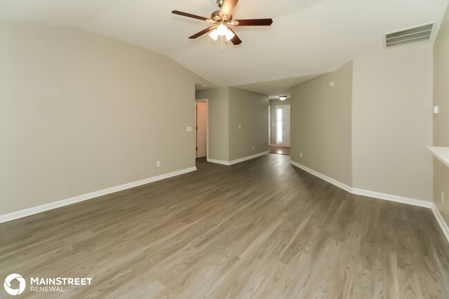 Foto del edificio - 5051 Larkspur Ln