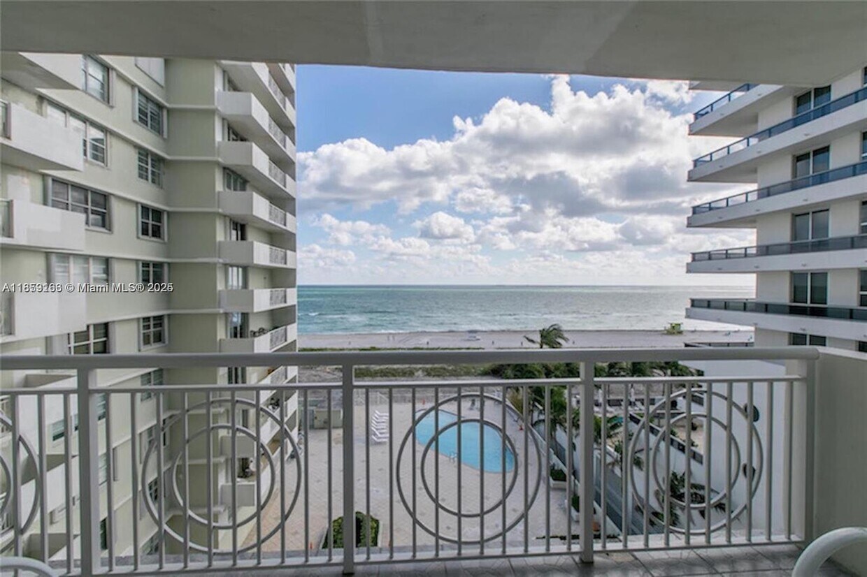 Primary Photo - 5825 Collins Ave
