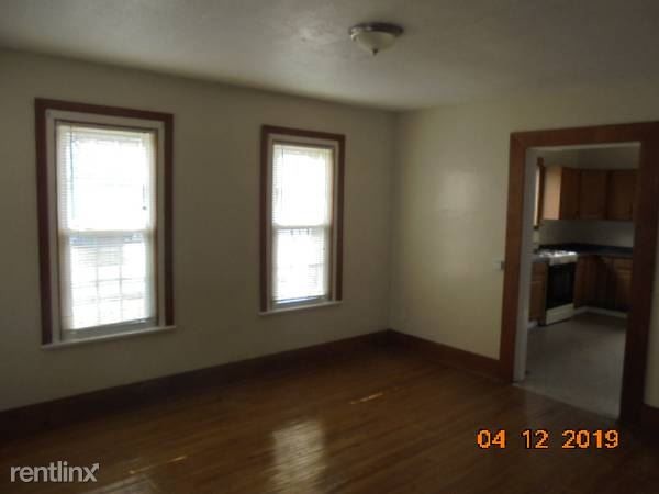 Building Photo - 4 br, 1 bath House - 213 Stutson St