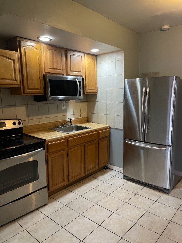 Building Photo - 1512 S 53rd St