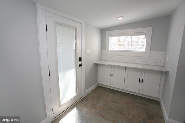 Building Photo - 412 W Ocean Heights Ave