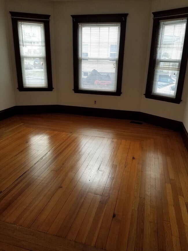Foto del edificio - 219 Kendrick Ave