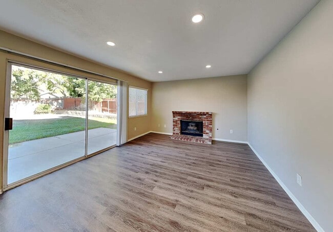 Foto del edificio - 112 Placid Ave