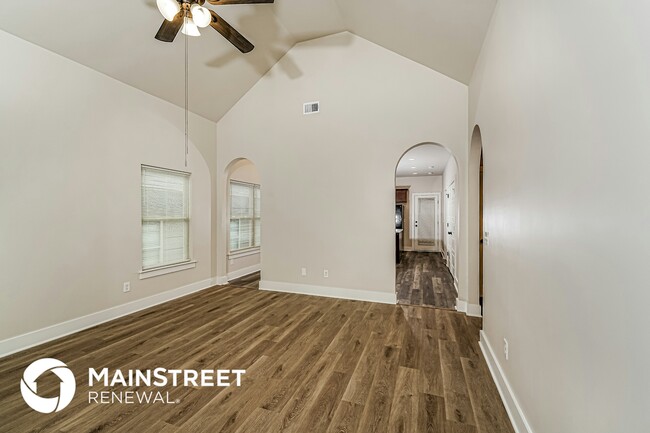 Building Photo - 915 Maple Trce