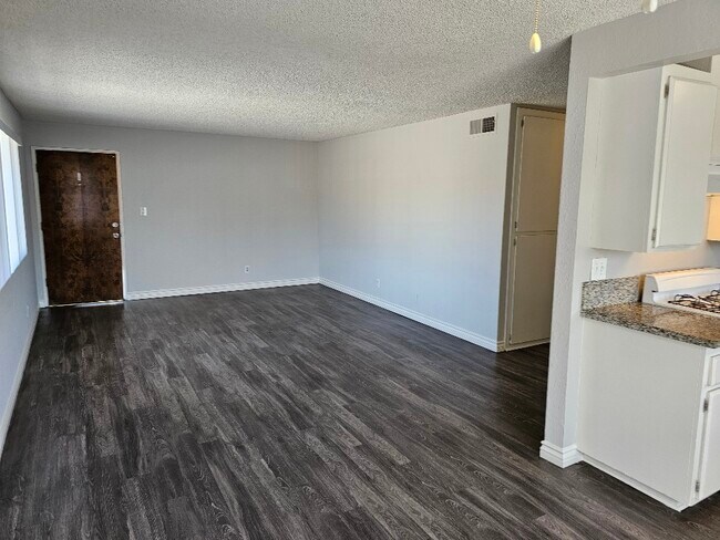 Foto del edificio - 10440 Western Ave
