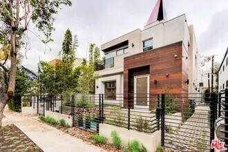 Building Photo - 723 Huntley Dr