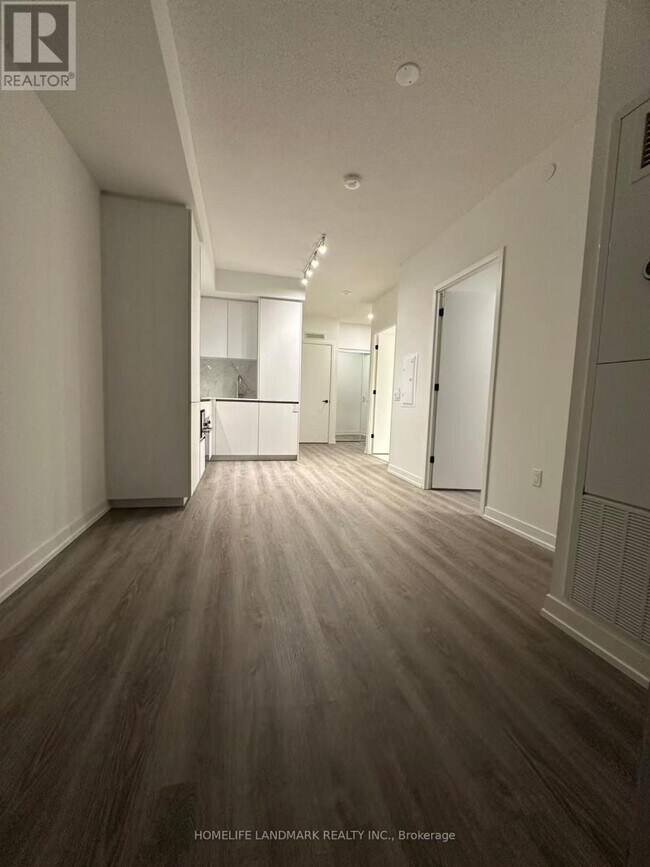 Photo du bâtiment - 8 Interchange Wy