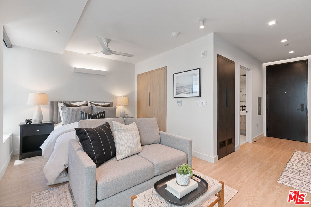 Foto principal - 3688 Overland Ave