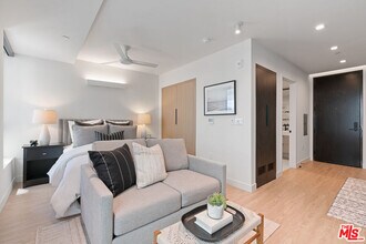 Building Photo - 3688 Overland Ave