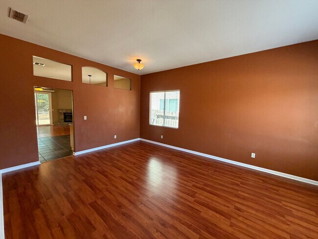 Foto del edificio - Beautiful Home in Cresleigh Ranch Village