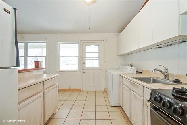 Building Photo - 2205 Fulle St