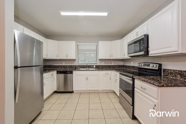 Building Photo - 605 Hanover Dr