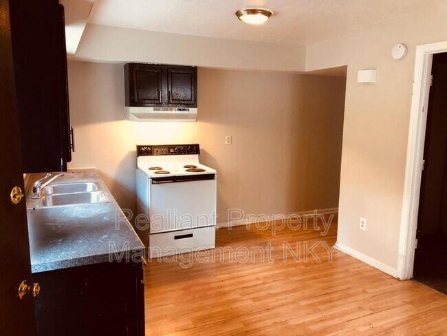 Foto del edificio - 335 Eastern Ave