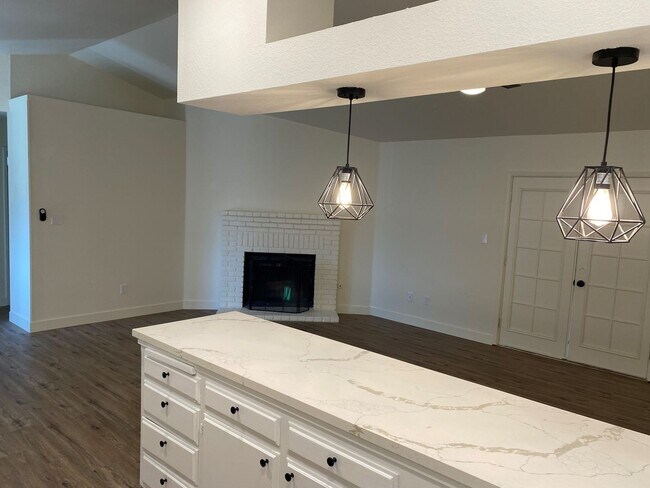 Foto del edificio - 5917 Stone Bridge Ln