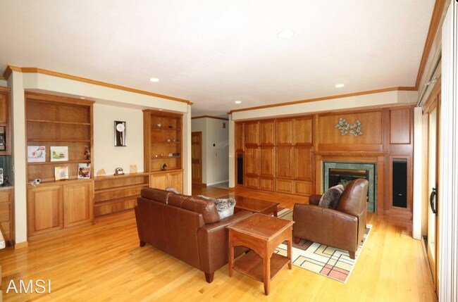Building Photo - 4 br, 2.5 bath House - 101 Genazzi Lane