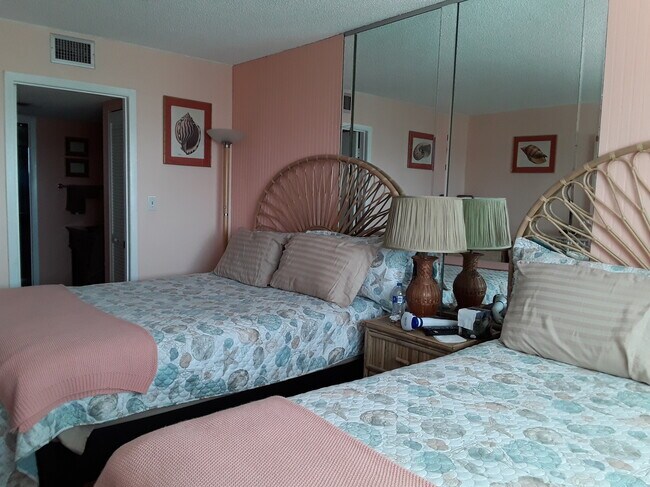 Foto del edificio - 100 Silver Beach Ave