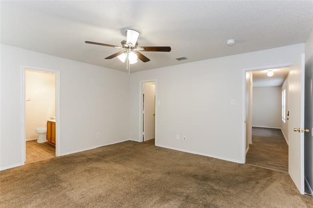 Foto del edificio - 6816 Meadow Way Ln