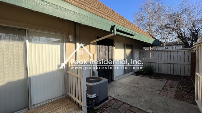 Building Photo - Very Nice Greenhaven 2bd/1ba Condo in Gated Community - Must See