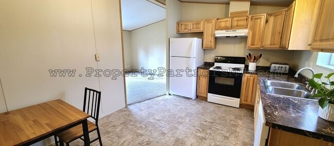 Building Photo - 3 Bed 2 Bath Modular house