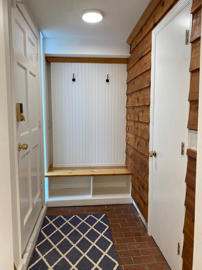 Foto del edificio - 2675 Acorn Ave NE