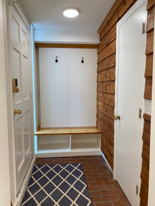 Building Photo - 2675 Acorn Ave NE