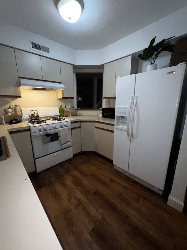 Building Photo - 10 Country Walk