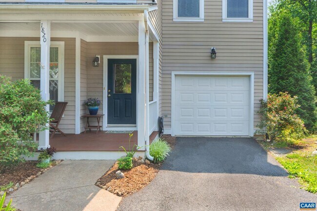 Building Photo - 1820 Clay Dr