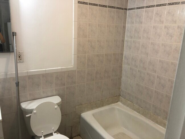 Baño - 132 Voss Ave