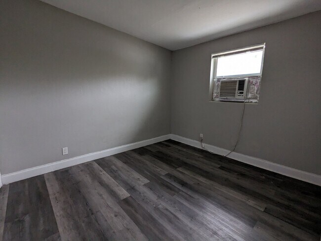Building Photo - May Rent Special! Move in today & get the ...