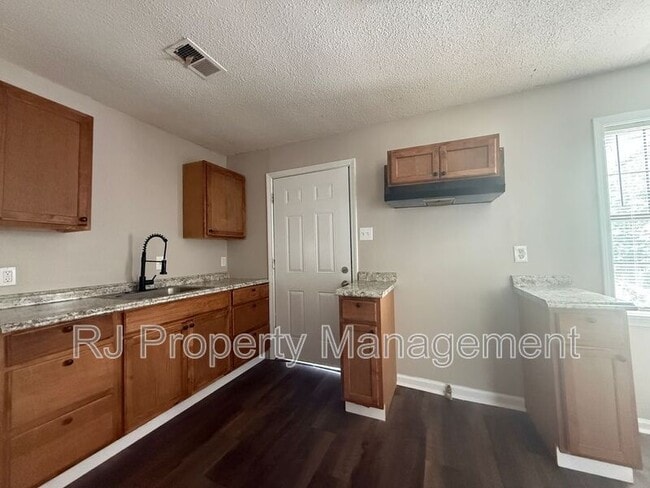 Building Photo - 2076 Goff Ave