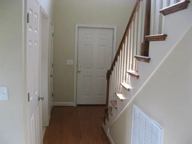 Foto del edificio - 500 Twin Oaks Cir