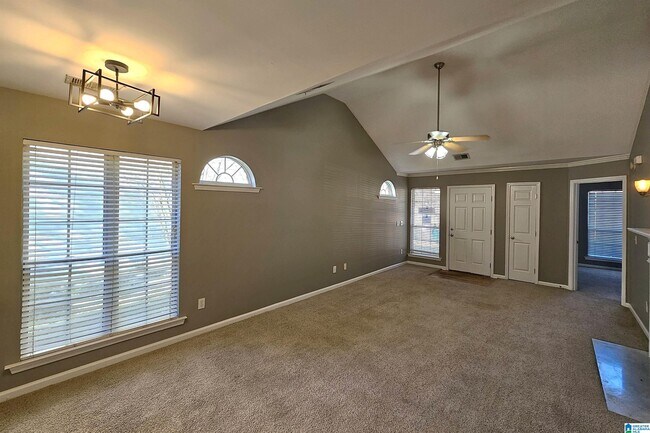 Foto del edificio - 356 Rocky Ridge Cir