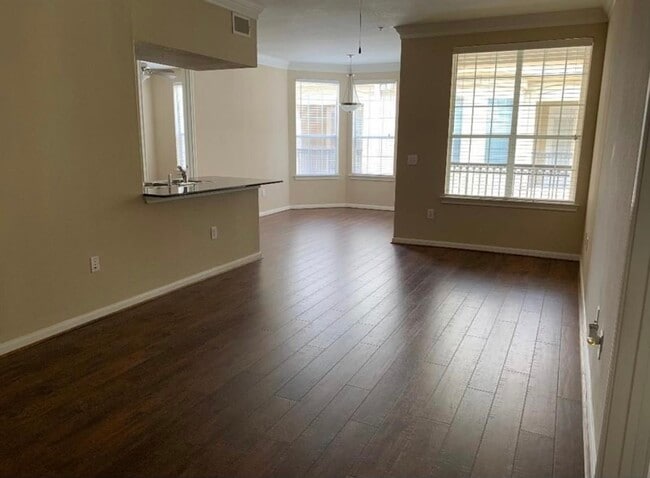 Building Photo - 7575 Kirby Dr