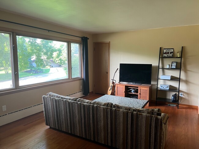 Building Photo - 1755 Arrowhead Dr