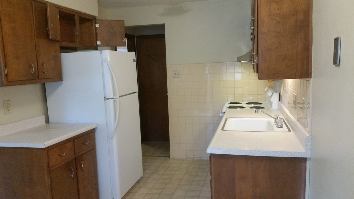kitchen - 814 St Louis Rd